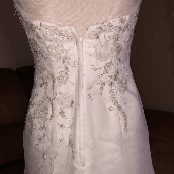 OLEG CASSINI Ivory CES409 Wedding Dress - Picture 13 of 15